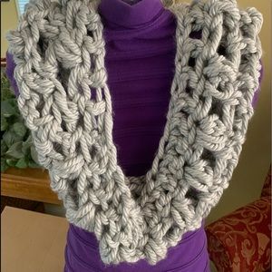 Hand knot chunky cowl - gray